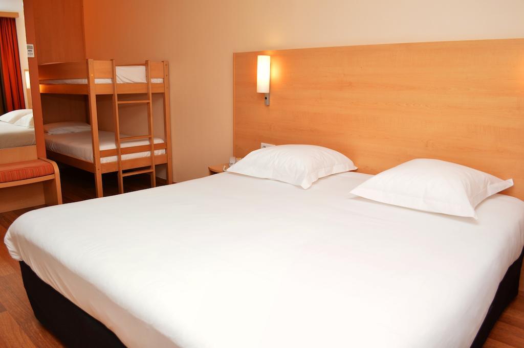 Ibis Bordeaux Saint Emilion Hotel Room photo